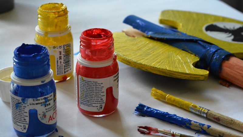 环氧地坪漆包工包料的价格通常由以下几个部分构成：